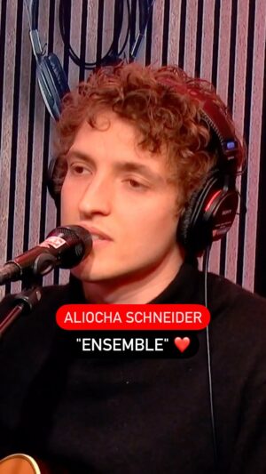 Aliocha Schneider Instagram - @aliocha.s interprète « Ensemble » dans #LeDriveRTL2, présenté par @ericjeanjean_officiel ❤️😍

Avez-vous suivi le live ? 🎸❤️