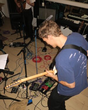 Aliocha Schneider Instagram - On a commencé les répètes. Je suis heureux comme un gamin. L'album sort dans une semaine :))