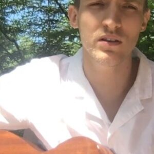 Aliocha Schneider Instagram - J’ai écrit cette chanson il y a six ans lorsque Eric Garner a été brutalement tué par un policier à New-York pour avoir vendu des cigarettes. Ramsey Orta qui a filmé toute la scène a été emprisonné, mais le policier, Daniel Pantaleo, est toujours en liberté. Cette chanson pourrait s’appeler 
George Floyd
Adama Traoré
Trayvon Martin
Michael Brown
Laquan McDonald
Akai Gurley
Walter Scott
Freddie Gray
Tamir Rice
Pour en nommer que quelques uns parmi des milliers... Black Lives Matter.