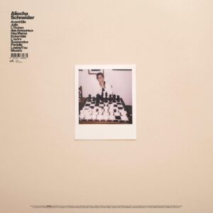 Aliocha Schneider Instagram - J’ai terminé il y a quelques heures les derniers petits détails de mon premier album en français. Il sortira le 29 septembre, une semaine après mes 30 ans :) 
Vous pouvez le précommander dès maintenant. Link in bio