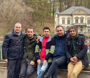 Alireza Ghorbani Instagram - #بامن_بخوان 

همراه با دوستان در راه #ژنو برای کنسرت امشب ۱۶ دسامبر ۲۰۲۱ برابر با پنجشنبه ۲۵ آذر ۱۴۰۰ .
اطلاعات کنسرت 
www.alirezaghorbani.com

https://www.ticketcorner.ch/artist/alireza-ghorbani/
.
@hesamnaseri 
@samansamimi.official 
@milaadmohammadi_ 
@zakariayousefi 
@salar_ghaffarbejouei 
.
#singwithme 
#alirezaghorbani 
#alireza_ghorbani 
#alireza_ghorbani_consert 
#hesamnaseri 
#کنسرت 
#کنسرت_موسیقی_ایرانی 
#سوئیس 
#موسیقی