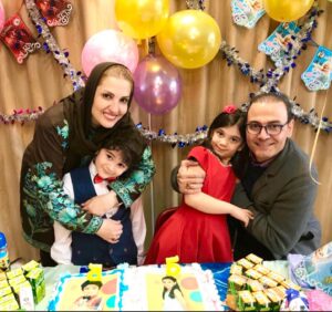 Alireza Ghorbani Instagram - حافظ و آواز عزیز ، فرزندان دلبندم
تولدتان مبارک که به واقع حضورتان شور، شیدایی و مفهومی تازه و غیرقابل توصیف به زندگی‌‌مان بخشیده‌ست.
