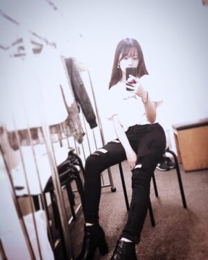 Alisa Takigawa Instagram - 明日は大阪阿倍野ROCKTOWNで全国ツアーBAND FINALです🍥一緒に楽しい時間を過ごしてください✨新グッズのマグネット、缶バッチ、ポスカもゲットしてください〜🤗待っています🤗