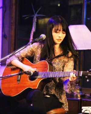 Alisa Takigawa Instagram - 12/15大阪と12/24東京のBAND FINALはこの2日間だけの特別なステージでたっぷりお届けしますのでお会いできるのを楽しみにしています☺︎🍗新グッズも出ますでね😎わたしがあなたのサンタクロース🎁