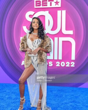 Alise Willis Instagram - The Sooooooul Train Awards is tonight 8/7c. Preshow starts at 7/6c on @bet 🏆🎵💃🏾 @soultrain 
My @ruthlessbetplus family did not come to play! 

.

.

.

#soul #awards #soultrainawards #2022 #culture #blackisbeautiful #ruthless #tylerperry #tylerperrystudios #bet #soultrain #bluecarpet #actress #lasvegas #sincity #series #castmates #drippin #fashion #model