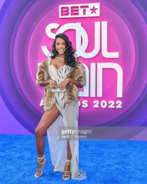 Alise Willis Instagram - The Sooooooul Train Awards is tonight 8/7c. Preshow starts at 7/6c on @bet 🏆🎵💃🏾 @soultrain 
My @ruthlessbetplus family did not come to play! 

.

.

.

#soul #awards #soultrainawards #2022 #culture #blackisbeautiful #ruthless #tylerperry #tylerperrystudios #bet #soultrain #bluecarpet #actress #lasvegas #sincity #series #castmates #drippin #fashion #model