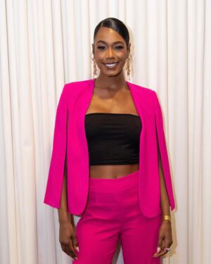 Alise Willis Instagram - Thank you @bet for the incredible opportunity to host a FYC panel for  @awd_directors. This event honored women in our industry and highlighted the power of positivity and sisterhood. The amazing women on our panel left me so inspired. And who better to host with other than my sis @melissa.l.williams 
Big love to @tashiadeveaux & @commchicklana 🤗

💄- @michelledartistry 
📸- @karims123 

#FYC #BET #womenempowerment #sisterhood #positivity #host #allianceofwomendirectors #latimes #actress #womenshistorymonth