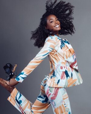 Alise Willis Instagram - This picture simply sums up life at the moment! No one can steal my joy. I’m just happy y’all 🥰 

📸- @photonathalie 
💄- @yayamonroy 

#ease #carefree #happy #joyful #grateful