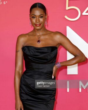 Alise Willis Instagram - Thank you @naacpimageawards and @bet for a night to remember!

Surrounded by black excellence✨
The energy was magnetic.

Hair: @prettyfabhair 
Makeup: @courtney_andrea_ 

#naacpimageawards #bet #awards #awardseason #naacp #black #blackexcellence #actress #chic #glamour #glam #ponytail #redcarpet #yellowcarpet #jewels