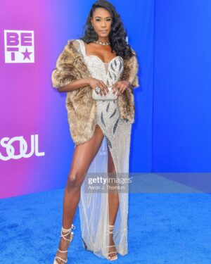 Alise Willis Instagram - The Sooooooul Train Awards is tonight 8/7c. Preshow starts at 7/6c on @bet 🏆🎵💃🏾 @soultrain 
My @ruthlessbetplus family did not come to play! 

.

.

.

#soul #awards #soultrainawards #2022 #culture #blackisbeautiful #ruthless #tylerperry #tylerperrystudios #bet #soultrain #bluecarpet #actress #lasvegas #sincity #series #castmates #drippin #fashion #model