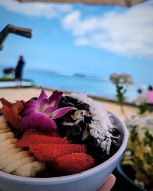 Alison Haislip Instagram - Thank you, Hawaii. For your warmth, for your acai bowls, for your tropical climate which is so good for my skin that I had to take a #nomakeupselfie, for your sushi that looks like a croissant*, for being a place that I could wear bikini bottoms under my clothes because I forgot to pack underwear, and for just being you.

*Another thank you to @danieldaekim for introducing me to @sushi_sasabune over a decade ago. It was even better than I remembered. And I made the very serious sushi chef laugh when I said this looked like a mini croissant. He said no one had ever called it that before. HOW HAD NO ONE CALLED IT THAT BEFORE? LOOK AT IT! IT'S A TINY FISH CROISSANT!

#hawaii #acaibowl #croissantsushi