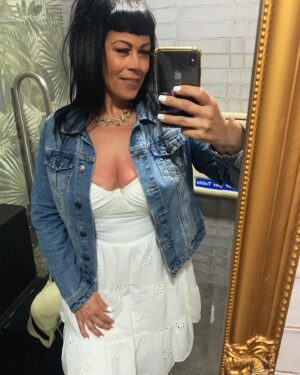 Alison Law Instagram - It’s been a while but I’m still here doing my thing 😊 just getting on with life after telly! Nothing much to shout about just doing normality and I think it kinda suits me 🤷🏻‍♀️ #lifeafter #welcometothenewnormal #happy #gettingon #movingon