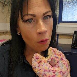 Alison Law Instagram - Cake in the office 🤦🏻‍♀️ so someone did say to me it's all about a balance 🤷🏻‍♀️ so I had 3 bites and chucked the rest in the bin 🤣 oh sod it! Get me home so I can get me bra off and truly start enjoying my weekend 😜 

#office #cake  #friday #officevibes #theymademedoit #bra #freedom #weekend #balanceddiet