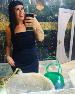 Alison Law Instagram - Got loads to say about being away… 

mental health, weight battles, health scare and so much more! Contemplating jumping on a live so we can chat all things menopause, healthy ovaries, weight management and being in a new relationship when you’re over 45! 

For someone who dishes out confidence for breakfast I lost mine for a bit because I had so much going on but I’m back now bitches 💯 #womenshealth #cancerscare #menopause #life #confidence #mentlehealth #socialmedia  #better #foundmymojo #emotions #happy #weightmanagement #weightloss #weightlossjourney