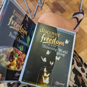 Alison Law Instagram - And there was me thinking I'd had a bad day today! Upon reflection it's not been so bad.. 

so I started with Monday Morning Motivation for the staff, followed by a lovely healthy salad for lunch in the park, gave a thirsty pigeon a drink then rounded my day off by making tomorrows lunch and going back to Fat Club 👊🏼 mentally taken charge of my day.. so when you think it's bad, it's not always that bad 😁

#mojo #shesback #bringiton #shesgotit #instalife #instagoals #instafood #bloated #midsize #midsizestyle #notsobad #monday