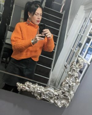 Alison Law Instagram - When your daughter asks why you're dressed as Pamela Pumpkin 🎃 😂 #feelingfestivemonday ✨ have a good week my Queen's 👑 

Jumper is this season's winter collection from H&M ✨

#mondayvibes #mondaymood #monday #pamalapumpkin @hm #hm