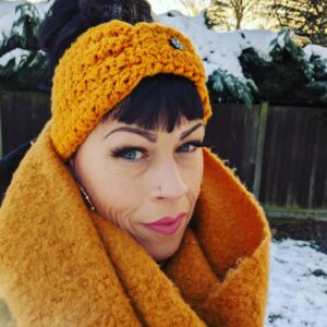 Alison Law Instagram - It's FRIYAY y'all 🥳 doesn't it feel like it's been the longest week ever! Be glad to get today done so I can batten down the hatches and hibernate for the weekend ❄️🥶 

#cold #weekendvibes #hibernation #winter #uk
