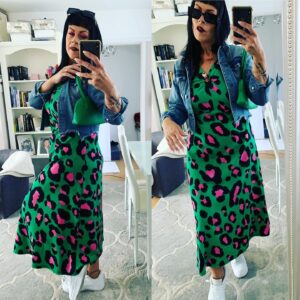 Alison Law Instagram - Today’s look is bought to you by Sainsbury’s ✨ our high street supermarkets are massively underrated when it comes to fashion and it’s never what you wear but how you wear it.. be a little bit braver and step out the box, just try it. What’s the worst that can happen 🤩😎💚💚💚 

#sainsburys #nike #green  #fashionstyle #instafashion #influencer #stylish #wearitloveit #bebold #becreative #confidence #outfit #fitcheck #outfitoftheday #outfitinspiration #glowup #gastricbypass