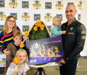 Alison Lohman Instagram - Thank you #DonateLifeHollywood for inviting our family to place a rose on the float for our loved ones. The gift of life is a beautiful thing. Sign up to be a donor. It will be the greatest thing you ever do ❤️
.
@markneveldine
@donatelifefloat 
@donatelifeamerica
#DonateLife
#RoseParade

(for a PERSONALIZED VIDEO click link in bio!)

@cameo #movies #film #tv #cameo #WhiteOleander #MatchstickMen #DragMeToHell #Flicka #BigFish #Acting #ActingClass