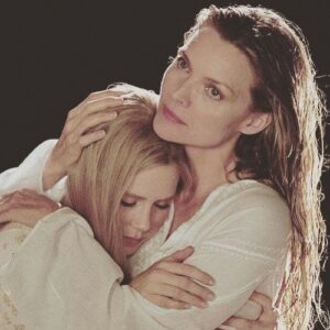 Alison Lohman Instagram - #FBF to the powerfully brilliant and beautiful @michellepfeifferofficial.  #WhiteOleander changed my career. Michelle changed my life.  I hope one day every young woman can see this movie.  I know how it has touched the lives of so many from the amazing comments and messages, and I’m so thankful for all of you. Very importantly none of this would have been possible without the incredibly talented @janetfitch323 💗

(for a PERSONALIZED VIDEO click link in bio!)

@cameo #movies #film #tv #cameo #WhiteOleander #MatchstickMen #DragMeToHell #Flicka #BigFish #Acting #ActingClass
