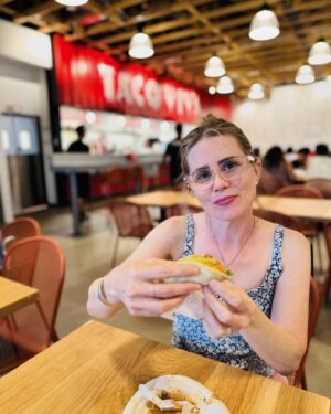 Alison Lohman Instagram - check out one my dear friend’s taco shop - TACO VIVA!! It is the real deal - super authentic with homemade tortillas. Best carne asada in Phoenix!! #tacoviva