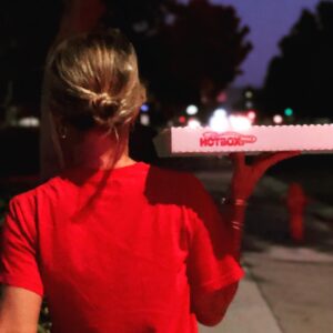 Alison Lohman Instagram - Most of the time I’m just a mother of 3 delivering pizza 🍕 to my kids. And @tonyspizzasanmarino has the best pie.
.
.
#MomLife #BestLife #PizzaParty #TonysPizza #familytime

(for a PERSONALIZED VIDEO click link in bio!)

@cameo #movies #film #tv #cameo #WhiteOleander #MatchstickMen #DragMeToHell #Flicka #BigFish #Acting #ActingClass