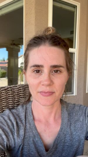 Alison Lohman Instagram - Meditation for acting! 💗

#ActingCoach
#ActingClass
#Film
#Tv
#Theatre
#meditation
#actor