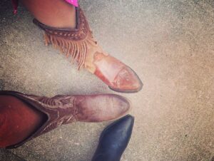 Alison Lohman Instagram - CMA Fest here we come!! #cowboyboots #nashville