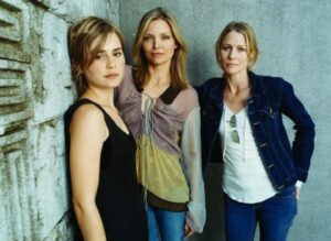 Alison Lohman Instagram - Sharing the screen with these beautiful women in White Oleander was a dream come true. They brought out the best in me and I am forever grateful💗
I’ll never forget reading the book and when I heard they were making the movie I jumped at the chance to audition. I never in a million years thought they would pick me to play Astrid. Years later I still can’t believe it.

#Gratitude

@cameo #movies #film #tv #cameo #WhiteOleander #MatchstickMen #DragMeToHell #Flicka #BigFish #Acting #ActingClass #Cinema #Birthday #Anniversary #SpecialOccasion #Pasadena #horse #HorseRiding #Dream #DreamBIGGER #DreamMoreOften