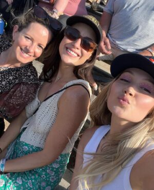 Alison Luff Instagram - we shook our knees ✨ #dump