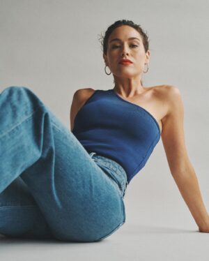 Alison Luff Instagram - 🦕

Photo: @stefano_ortega 
MU: @clarissalunanyc 
Hair: @patrickkyle_ 
Style: @britt.theodora
