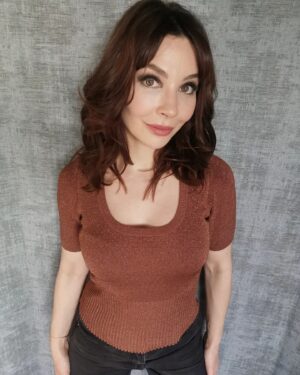 Alix Bénézech Instagram - je suis au casting du long métrage CARJACKERS réalisé par @kamelguemra produit par @remicervoni @tristan.berge

🎬🎬🎬

#hair @alfarojeanfrancois @steph_testu20
#makeup @enirac80 @makeupstudiosonia

une équipe en 🥇 @mowade

#alixbenezech #alixbénézech
