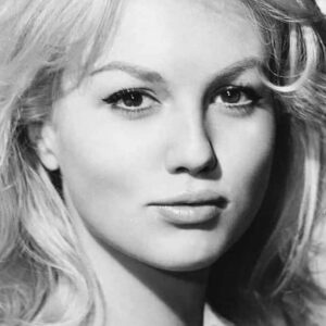 Alix Bénézech Instagram - Pour toujours dans nos cœurs

Au revoir Mylène ❤️

I loved you so much, you were the sweetest person, such a wonderful actress and human being, you were and you are so loved ✨

#mylenedemongeot

#rip #legendeducinema #love

#alixbenezech #alixbénézech
alixbenezech