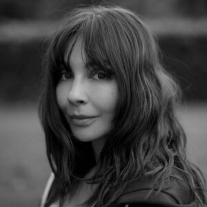 Alix Bénézech Instagram - il y a des rencontres qui vous illuminent, comme celle avec @amandinecastioni lors du tournage à #Strasbourg de #cesarwagner réalisé par @barbaultsisters avec @gilalma @coralierussier @etiennediallo crée par @ericverat et @sebastienparis produit par @incognitaprod casting @pleasemarion @jr.lidy pour @francetelevisions #france2
#hmc @zaza_of_strasbourg

Merci pour tes mots si doux, ta gentillesse, et ton regard de photographe ✨

je crois que ça se voit que j'aime être dans ma #regiongrandest ❤️

j'en profite pour vous donner rdv au @agdecinetele pour la projection du film #surmonchemin réalisé par @obadia.thierry
demain à 20h15 à @ville.agde

avec @doudou_ngumbu @obadia.thierry @firmine_richard @candiceberner @berthillotludovic @nazinandrovi @francisginibre @jeanfornerod_... 

#photo #noiretblanc #portrait #blackandwhite #headshots #naturel #nomakeup #actress #acting #television #tournage #gilalma #alixbenezech #alixbénézech