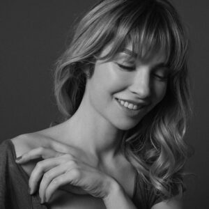 Alix Bénézech Instagram - ✨

#headshots #acting #actress #photo #photoshoot #actricefrancaise #frenchactress #actrice #book #bookstagram #bookstagramfrance #alixbenezech #alixbénézech