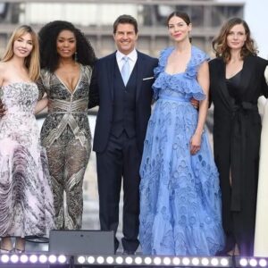 Alix Bénézech Instagram - A ce soir 21h15 sur @tmclachaine après @qofficiel dans le documentaire Le Système Tom Cruise réalisé par Elise le Bivic, écrit et présenté par @achalumax produit par @bangumiofficiel 🎥

#cinema #lesystemetomcruise #film #documentaire #tomcruise #MissionImpossibleFallout #missionimpossible #actress #actricefrancaise #acting #film #action #eiffeltower #toureiffel #paris #redcarpet #alixbenezech #alixbénézech
alixbenezech
