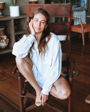 Alix Schwartz Instagram - Ready for my second Summer! Australia, here I come!! 

#secondsummer #australianchristmas #tropicalchristmas #australia #summer #costarica #santateresa #greenfolk #beachlife #summerglow