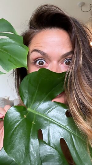 Aliyah O'Brien Instagram - Anyone else not like to follow instructions? 🙃

Exfoliate your face.

Herbal Face Food is the tits!

Thank you for all your messages saying how much you love it 🫶

Use code ALIYAH30 for 30% off.
@herbalfacefood 

Have a super sexy day my friends 💋