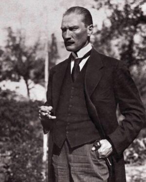 Aliye Uzunatağan Instagram - 29 Ekim Cumhuriyet Bayramımızın 97.yılı kutlu olsun ♥️ 

#29ekimcumhuriyetbayramı 
#mustafakemalatatürk 
#cumhuriyetbayramı 
#29ekimcumhuriyetbayramımızkutluolsun