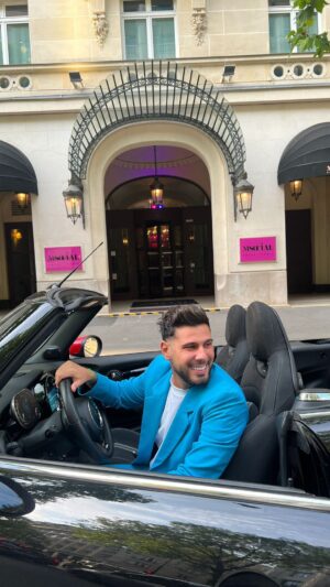 Allan Guedj Instagram - !!! C O N C O U R S !!!

Lors de mon passage à Paris, j’ai eu la chance d’être logé au @msocialparis ✨ Un hôtel magnifique en plein cœur de Paris ! Ils ont décidé de vous faire plaisir en vous offrant 2 nuits avec petit déjeuner pour 2 personnes 🤗

Pour participer, rien de plus simple : 
- Être abonné à @allanguedj @msocialparis @papillonsandco
- Laisser un commentaire en identifiant 2 amis 
- Bonus : partager le réel en story pour avoir une chance supplémentaire 

Fin du concours le 18/06, bonne chance 🍀
🚨Jeu concours terminé !!!!🚨

#sponsorisé