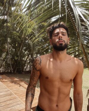 Allan Guedj Instagram - Le truc, c'est que j'adore les anniversaires, mais que c’est l’une des seules choses que l’on ne peut faire qu’une fois dans l’année !😂😂❤️🔥🎂

Merci pour tout vos message je vous aimes ❤️❤️🔥🔥
#birthday 🎊🎂
