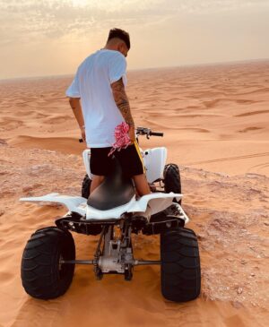 Allan Guedj Instagram - Seul au monde ..🏜
