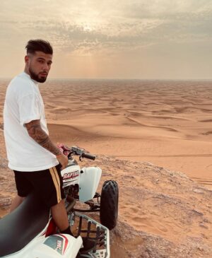Allan Guedj Instagram - Seul au monde ..🏜