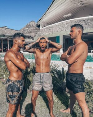 Allan Guedj Instagram - Ce soir arrivée en trombe ça va être la guerre sur @nrj12lachaine boucherie assurée 💥💥🔥🔥 !!!!!!!