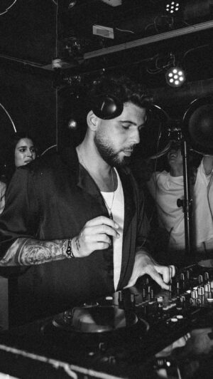 Allan Guedj Instagram - Friday at @chezpablo_dealerdebonheur 🏴‍☠️

Crazy party ❤️‍🔥

See you next week🫶

📸 : @mellow_romain