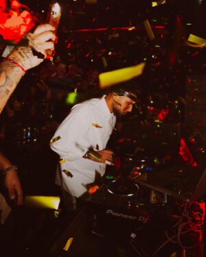 Allan Guedj Instagram - opening balagan thank you all for the energy 🫶

📸 : @mellow_romain 

@pop_club_marseille 🎵🍾