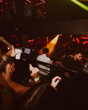 Allan Guedj Instagram - opening balagan thank you all for the energy 🫶

📸 : @mellow_romain 

@pop_club_marseille 🎵🍾