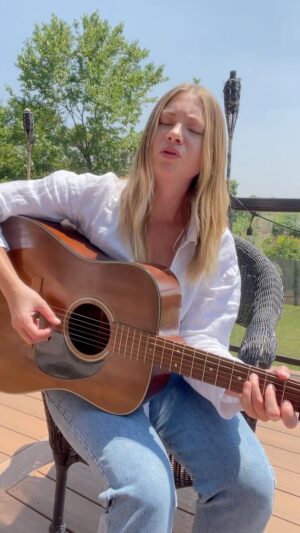 Allie Gonino Instagram - Let’s try this again. One of my favorite @mymorningjacket songs,
“Wonderful the Way I Feel”. 

#mymorningjacket #acousticcover #nashvillemusicscene