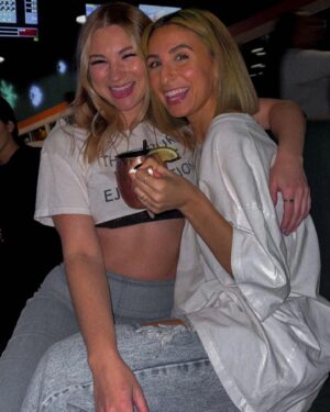 Allie Gonino Instagram - You know life is good when no filter is needed. I completely adore the insanely beautiful, talented, kind humans in my world, and am feeling so loved and celebrated in this season. Thank you to everyone who made this birthday so special. I’m a very lucky gal 🍀🤍