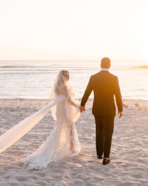 Allie Kaplan Instagram - Mr. and Mrs. Rutstein 💍🥹💕 01.27.24
#glbride #galialahav